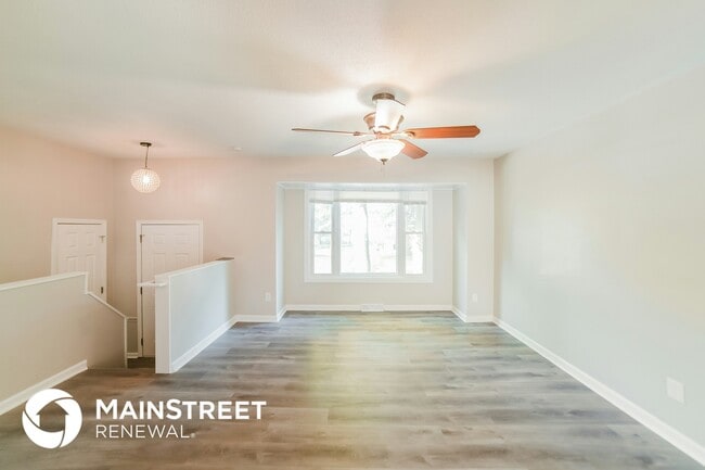 Photo - 816 NW Buckingham Pl