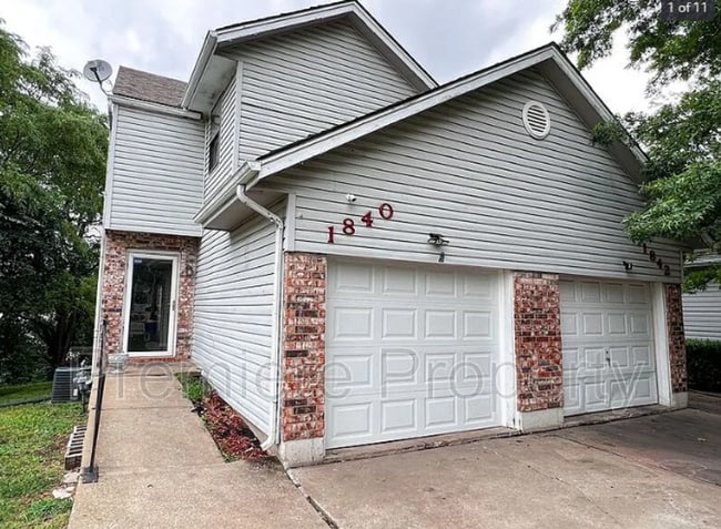 Building Photo - Knollbrook Apartments Unit 1840 NE Knollbrook Pl