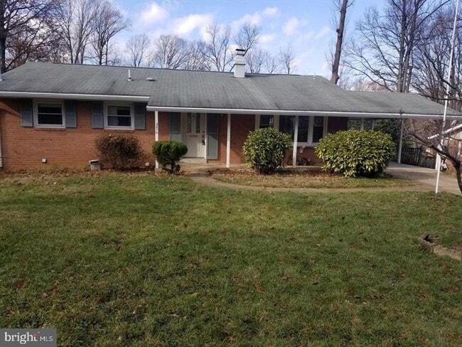 Building Photo - Bright Annandale Home with Screened Porch and Prime Access