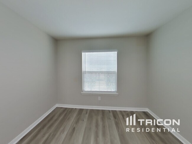 Photo - 2942 Emery Fls