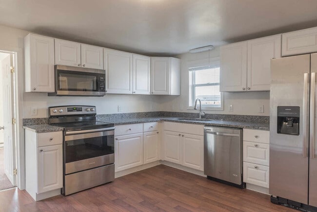 Photo - UPDATED 2 Bedrm  1Bath Home - Granite, Sta...