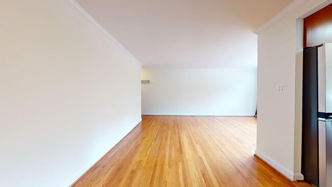 Photo - 2725 39th St NW Unit 403