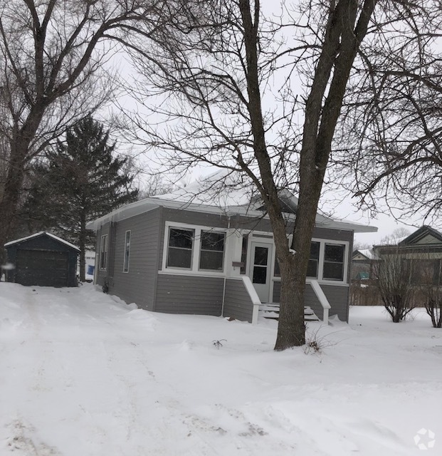 Building Photo - 615 N Harth Ave Rental