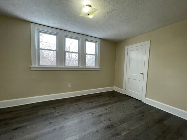 Photo - 5233 Anthony St