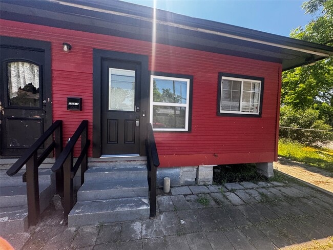 Photo - 1504 Luzon St