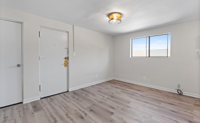 Photo - 50 W Broad St Unit 1