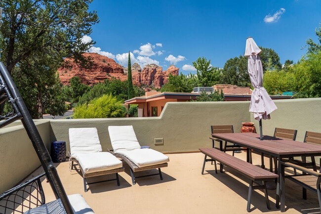 Building Photo - 630 Mountain Shadows Dr