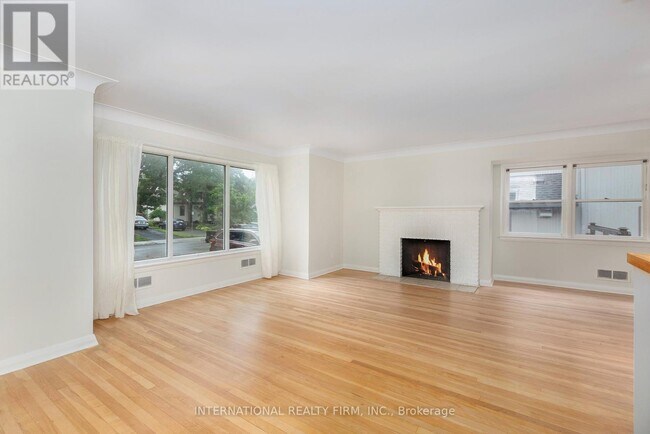 Photo - 323 Lanark Ave