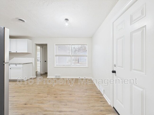 Photo - 11211 Corrington Ave