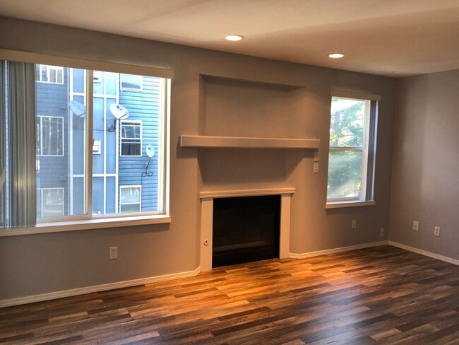 Photo - ***PENDING APPLICATION***Modern and spacious 2 bedroom condo with bonus room!