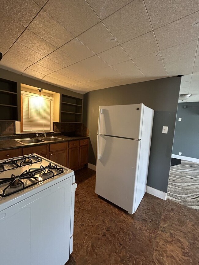 Photo - Nice 1 bedroom 1 bath Apt., great location Walking distance to PSU.. ALL UTILITIES Included excep...