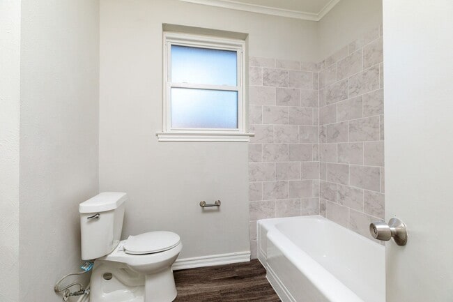 Photo - 5700 Pershing Ave