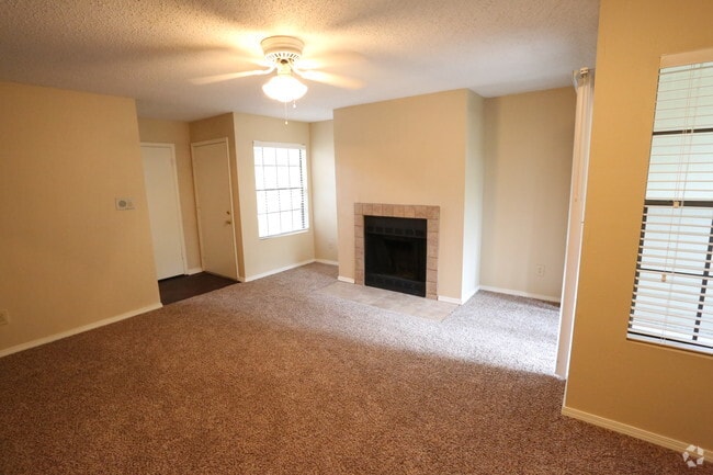 2BR,2BA - 920SF