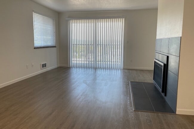 Photo - Golden View Apartments