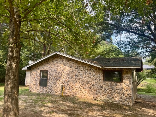 Building Photo - 448 Lake Dr Rental