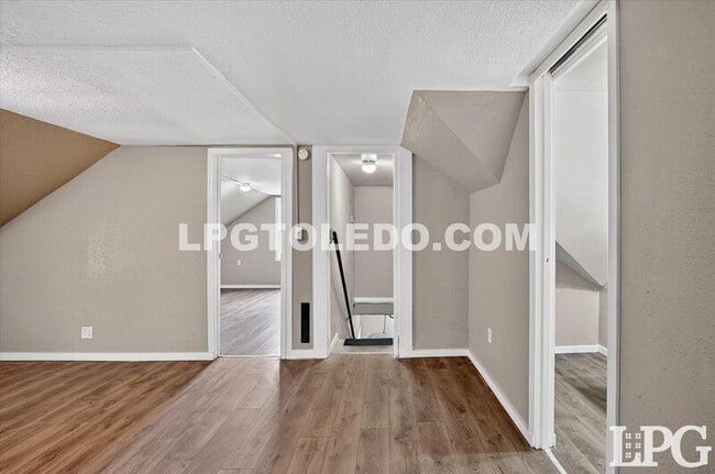 Photo - 3905 Peru St