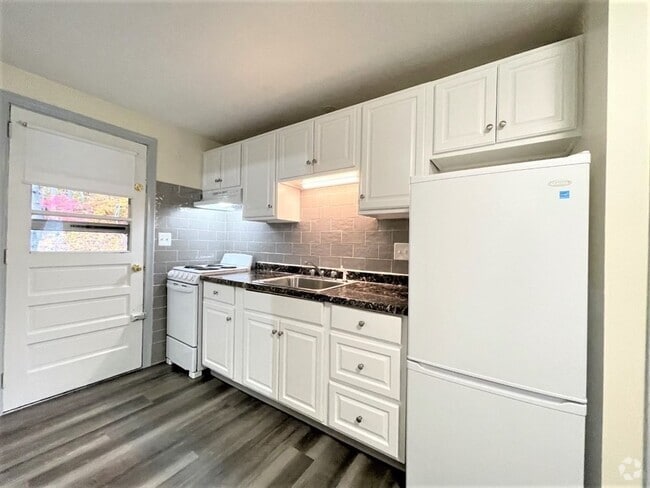 Building Photo - 23 Burlington St Unit 4 Rental
