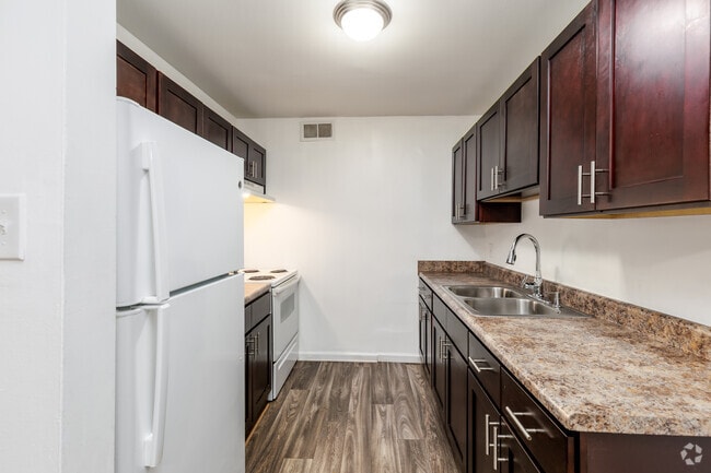 2 habitaciones, 1 baño - 825 pies cuadrados - Cocina - Colonial Point Apartments