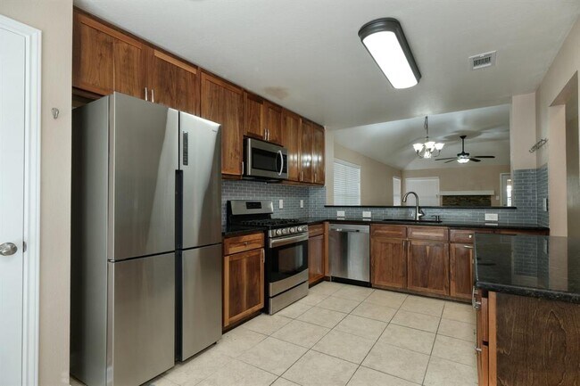 Photo - 5208 Walnut Grove Ct