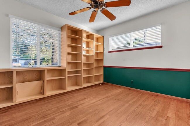 Photo - 920 N Milford Rd