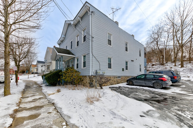 Building Photo - 34-36 Malta Ave Unit 34 Upstairs