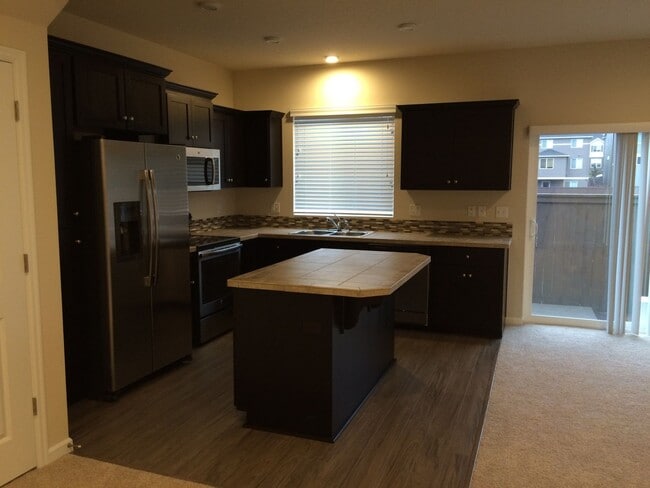 Photo - Stylish 3-Bedroom Bethany Residence with Open-Concept Living, Fenced Yard, and Attached Garage