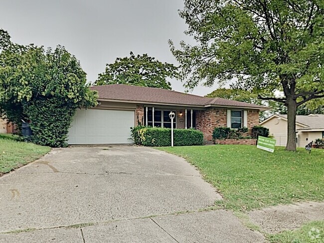 Building Photo - No Application Fee* Plus $250 Off First & ... Rental