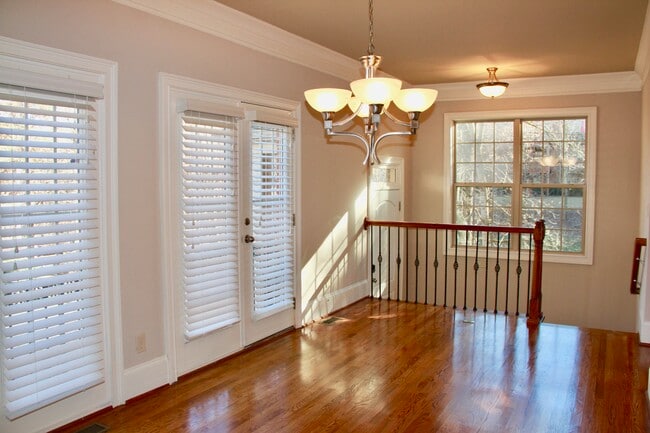 Photo - 2802 Darby St