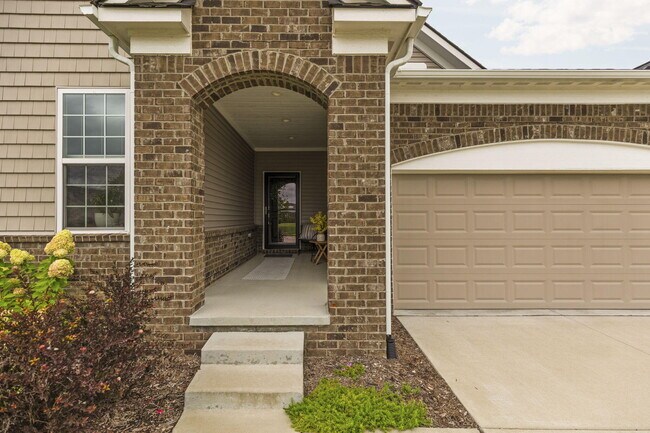 Photo - 402 Henstride Ct