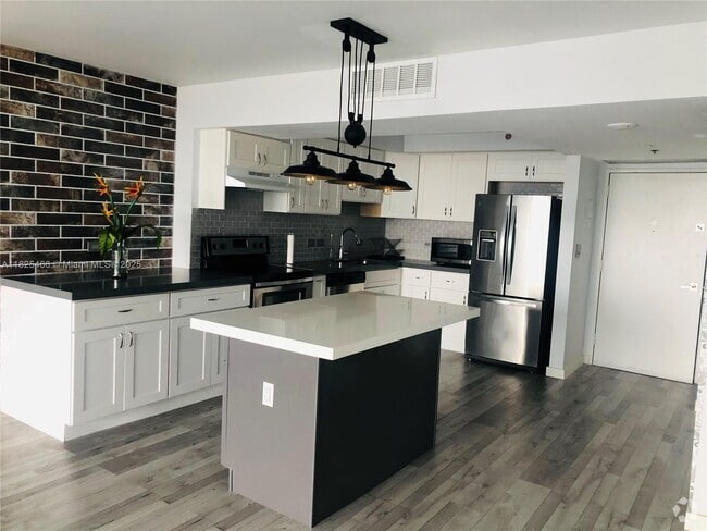 Building Photo - 20505 E Country Club Dr Unit 1637 Rental