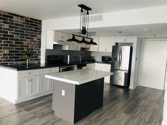 Photo - 20505 E Country Club Dr Unidad 1637 Rental