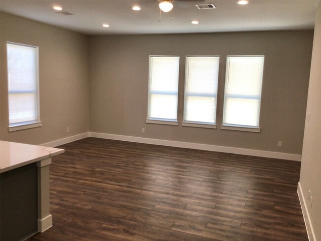 Photo - 2109 Marnel Rd Unidad F