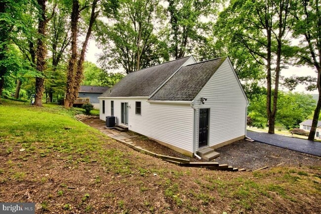 Photo - 342 Sherry Ln