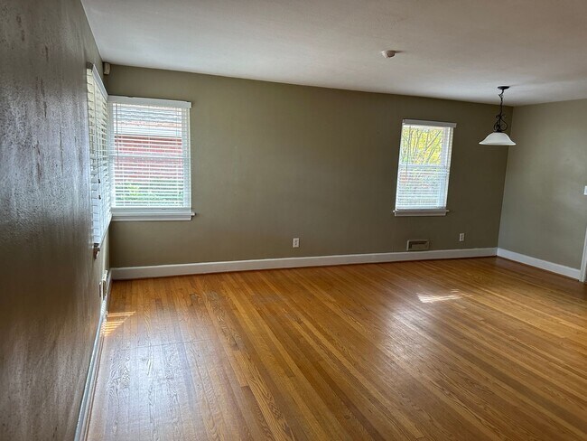 Photo - 4 Bedroom Brick Ranch in Norfolk