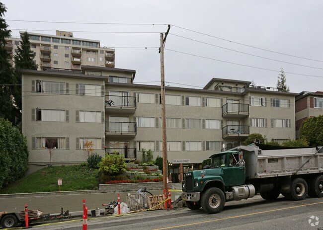 Photo - Royal Ridge Apartments