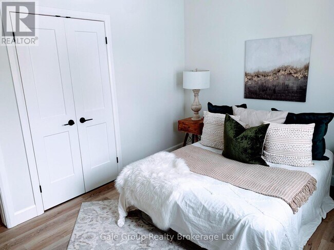 Photo - 77 N Park Crescent