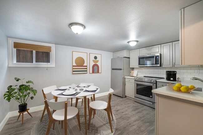 Chic Alberta apartment near Portland Farmers Market
