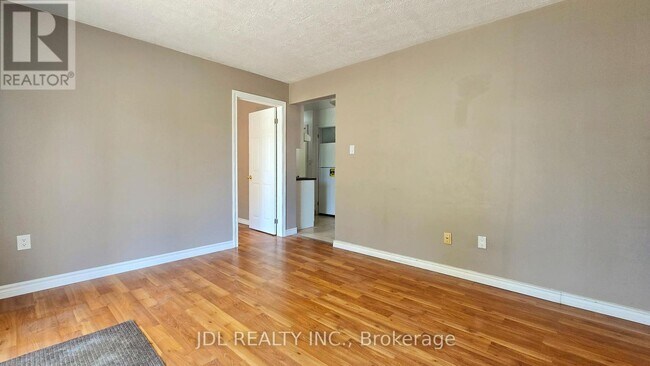 Photo - 233 Fairglen Ave