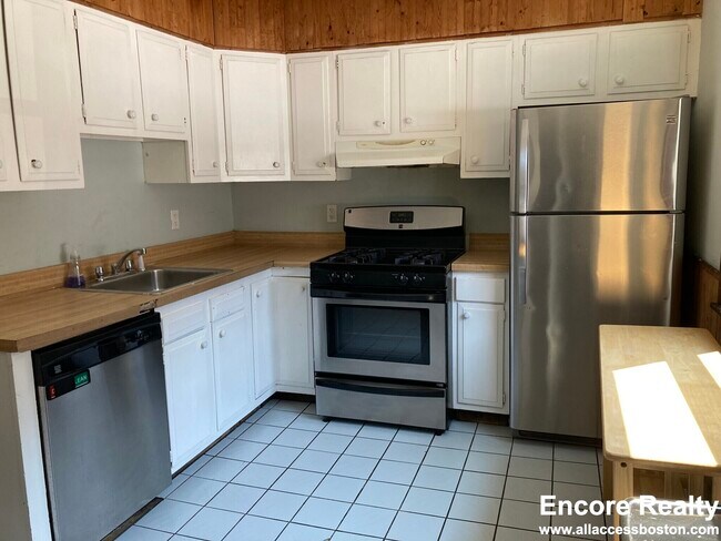 15 Radnor Rd Unit 2