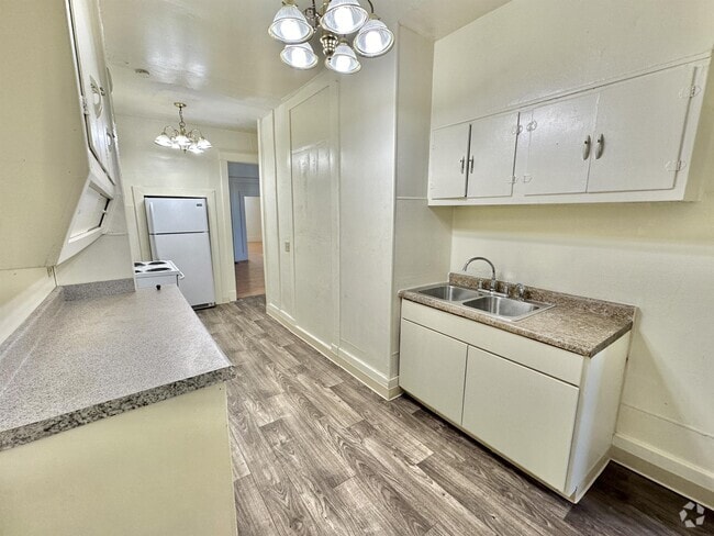 Building Photo - 255 S Jackson St Rental