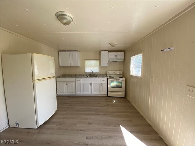 Photo - 8376 Nault Rd