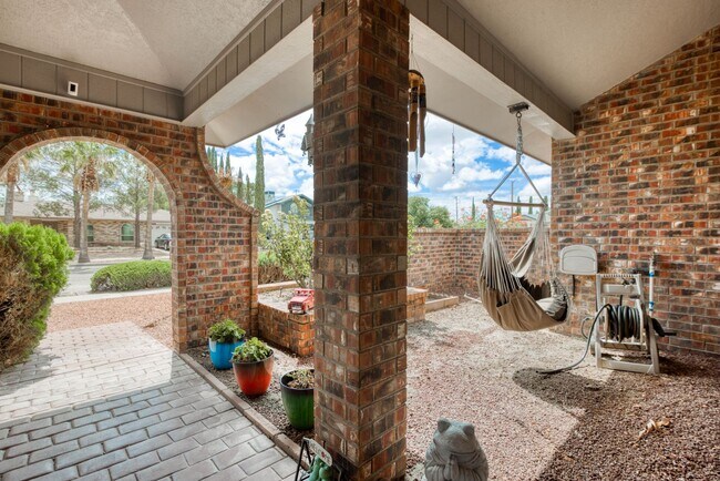 Photo - Beautiful Brick House