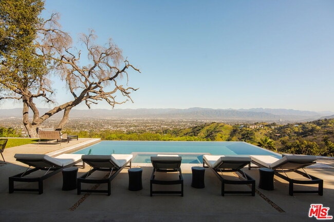 Building Photo - 13331 Mulholland Dr