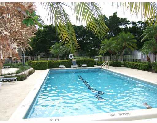 Building Photo - 800 Cypress Park Way