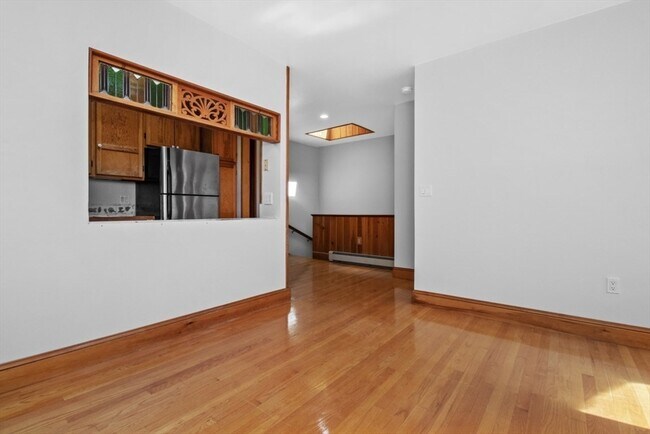 Building Photo - 439 Main St Unit 3 Rental