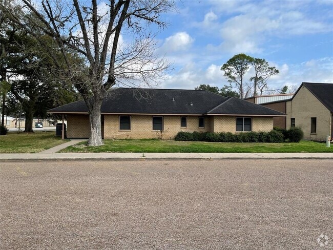 Building Photo - 301 S 16th St Rental