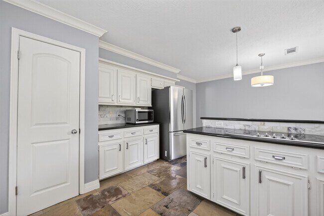 Photo - 7111 Halfpenny Rd