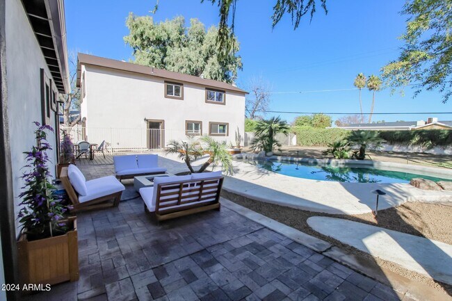 Photo - 4028 E Lewis Ave