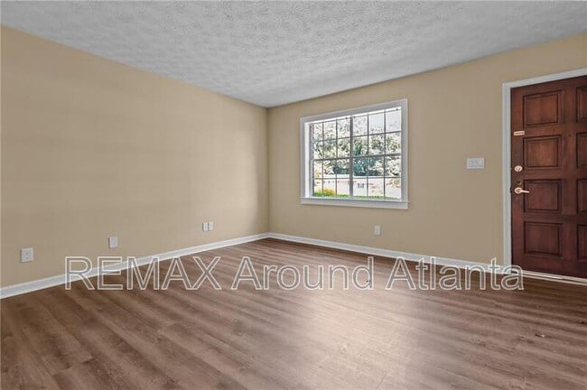 Photo - 392 Northdale Ct