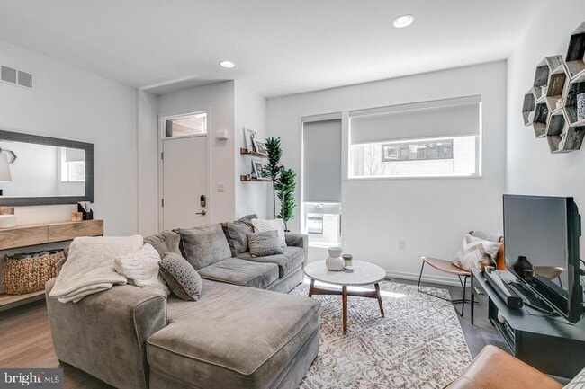 Photo - 938 N Leithgow St